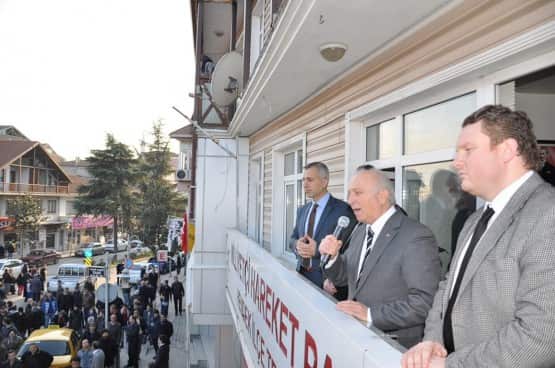 Büyükşehir Belediye Başkan Adayı Orhan Ünver ise, MHP’nin zafere adım adım yaklaştığını söyleyerek, “Herkesin söylediği bir şey var. AKP Belediye Başkan adaylarını değiştirmeye cesaret edemedi. Biliniz ki, yegane korku MHP’dir. MHP gümbür gümbür geliyor.Biz buna yürekten inanıyoruz. Bu milletin bunlardan kurtulma zamanı geldi. Kurtulmanın yolu da sizlerin oylarıdır. Kapı kapı dolaşarak bu defa MHP’ye destek olun diye anlatın” ifadelerini kullandı.