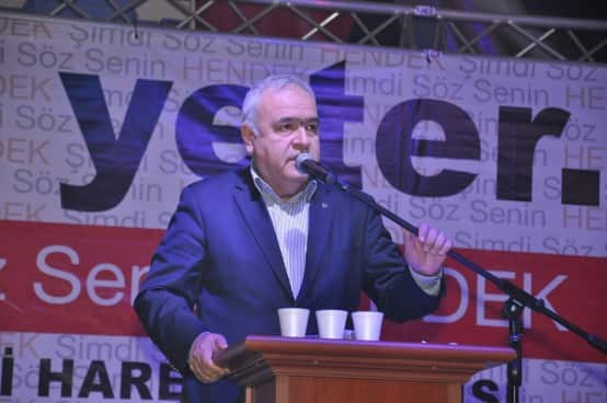 Konuşmaların tamamlanmasının ardından Milletvekili Kutluata, İl Başkanı Bülbül, Büyükşehir adayı Ünver ve meclis üyeleri birlikte poz verdiler. Daha sonra ise mehteran ekibi eşliğinde spor salonundan ilçe teşkilat binasına kadar yüzlerce kişinin katılımıyla kortej gerçekleştirildi. Gövde gösterisinde dönen yürüyüşte Hendekliler MHP’lilere büyük destek verdi. Teşkilat binasına ulaşıldığında ise Kutluata, Bülbül ve Babaoğlu partililere kısa bir teşekkür konuşması yaptı.