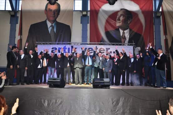 Milliyetçi Hareket Partisi aday tanıtım şöleni Hendek Spor Salonunda büyük bir coşkuyla yapıldı. İlçe Başkanı Atilla Tezgel’in ev sahipliğinde yapılan ve MHP Hendek Belediye Başkan adayı Turgut Babaoğlu ile belediye meclis üyelerinin tanıtıldığı şölene, Milletvekili Prof.Dr. Münir Kutluata, İl Başkanı M.Levent Bülbül, Büyükşehir Belediye Başkan Adayı Orhan Ünver, MHP Düzce İl Başkanı Abdullah Danışmaz, MHP Düzce Belediye Başkan Adayı Ömer Küçük, diğer İlçe Belediye Başkan adayları, Ülkü Ocakları Başkanları, STK’lar ve  vatandaşlar katıldı.