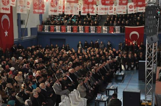 Milliyetçi Hareket Partisi aday tanıtım şöleni Hendek Spor Salonunda büyük bir coşkuyla yapıldı. İlçe Başkanı Atilla Tezgel’in ev sahipliğinde yapılan ve MHP Hendek Belediye Başkan adayı Turgut Babaoğlu ile belediye meclis üyelerinin tanıtıldığı şölene, Milletvekili Prof.Dr. Münir Kutluata, İl Başkanı M.Levent Bülbül, Büyükşehir Belediye Başkan Adayı Orhan Ünver, MHP Düzce İl Başkanı Abdullah Danışmaz, MHP Düzce Belediye Başkan Adayı Ömer Küçük, diğer İlçe Belediye Başkan adayları, Ülkü Ocakları Başkanları, STK’lar ve  vatandaşlar katıldı.