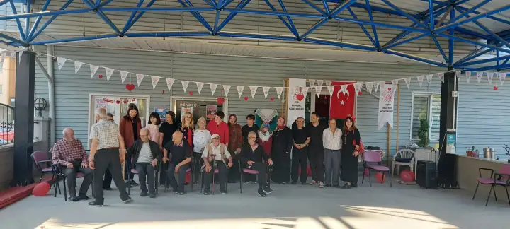 Hendek Huzur Evinde Yaşlılara Yönelik müzikli etkinlik düzenlendi.