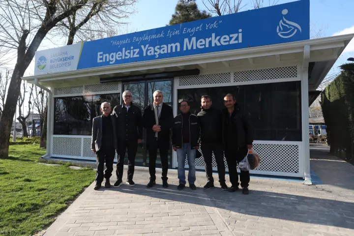 Cengiz Kurtoğlu Sakarya Seracılık Mükemmeliyet Merkezini ziyaret etti.
