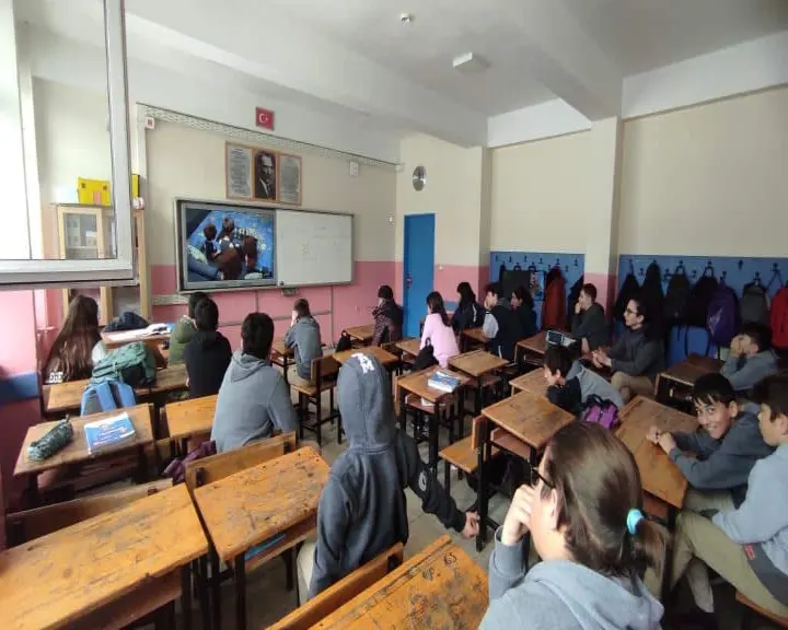 Hendek Şehit Mahmutbey Ortaokulu Öğrencilerine KVKK konulu eğitim