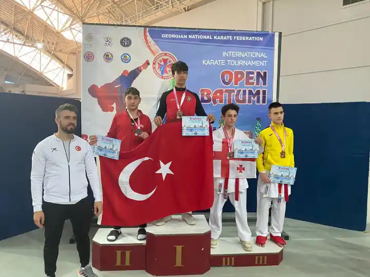 Batum Open Karate Şampiyonasından Hendek'e 16 Madalya