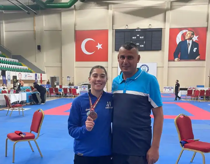 Hendek Karate Sporcusu İrem Durmaz Türkiye Üçüncüsü Oldu