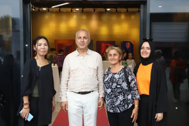 Hendek Atatürk Parkı resim sergisi kapılarını açtı