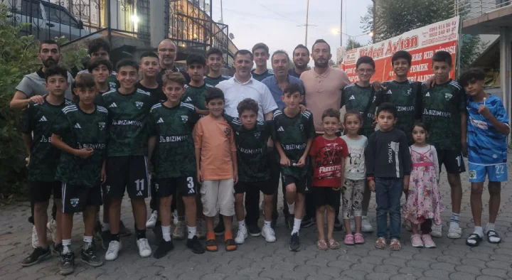 Hendek Yeşiller Gençlik Spor Kulübü futbolcularını Sofu Ağırladı