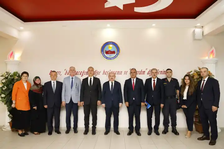 Sakarya Valisi Yaşar Karadeniz, Hendek'i Ziyaret Etti