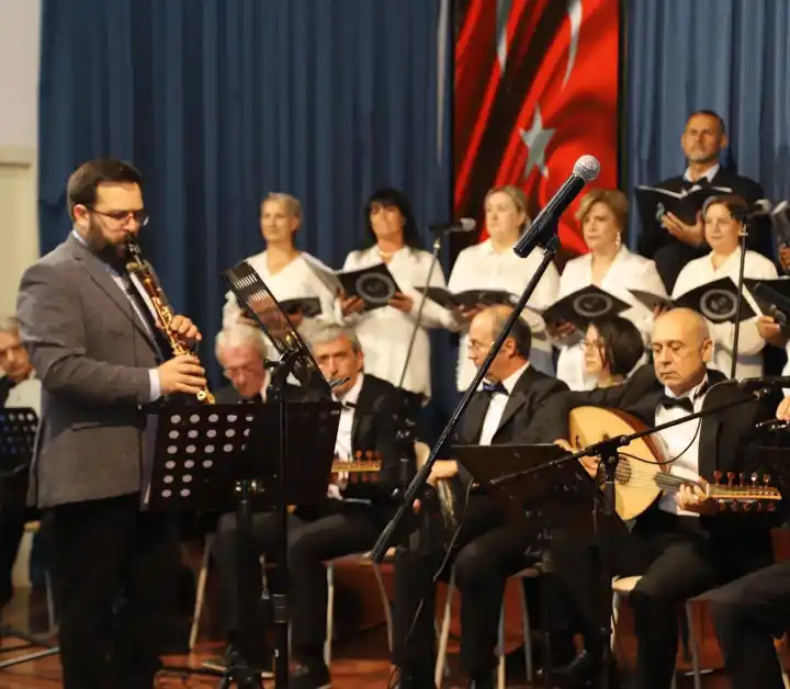 Türk Sanat Müziği Konseri Hendek Ticaret Merkezi'nde Gerçekleşti