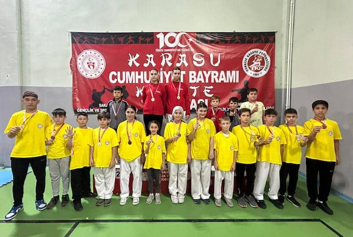 Hendek Karate Takımı 67 Madalya ile Şampiyon-11
