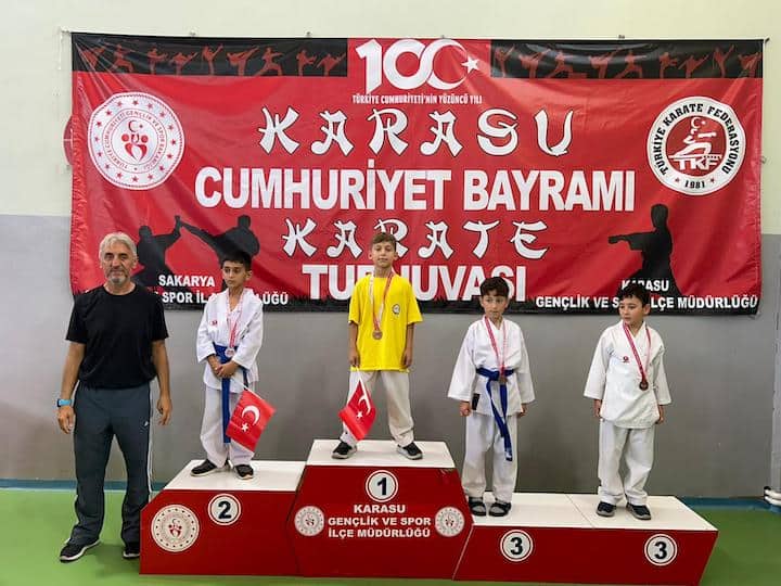 Hendek Karate Takımı 67 Madalya ile Şampiyon-113