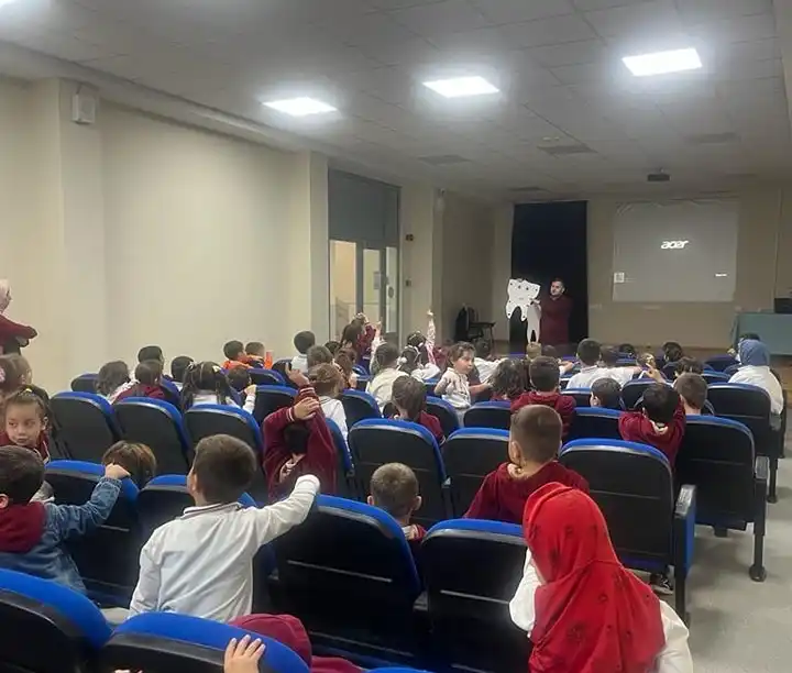 Hendek'te İlkokulu Öğrencilerine Ağız ve Diş Sağlığı Eğitimi Verildi