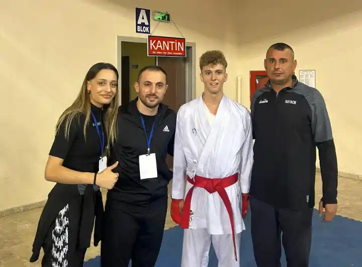 Hendek Takımı Türkiye Karate Şampiyonası'nda Başarıya İmza Attı