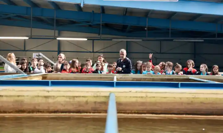 Hendek'ten Öğrenciler İçme Suyu Arıtma Tesisi'ni ziyaret etti