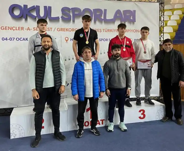 Lise Öğrencileri Grekoremen Güreş Şampiyonasında Zafer Kazandılar
