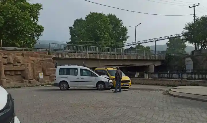 D-100 Karayolu Köprübaşı Köprüsü Alt Geçidinde Trafik Kazası