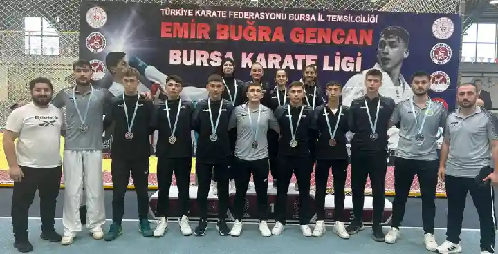 Hendek Karate Takımı Bursa'dan madalyalar ile döndü