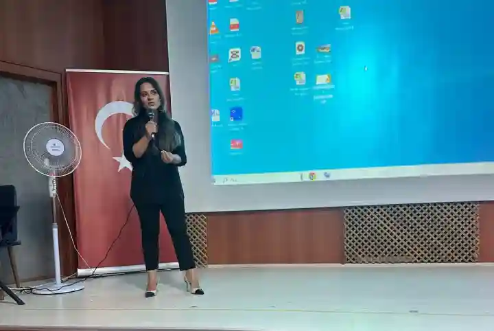 Hendek'te Dijital ve Sosyal Medya Bağımlılığı Semineri Düzenlendi