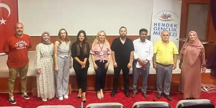 Hendek'te Dijital ve Sosyal Medya Bağımlılığı Semineri Düzenlendi