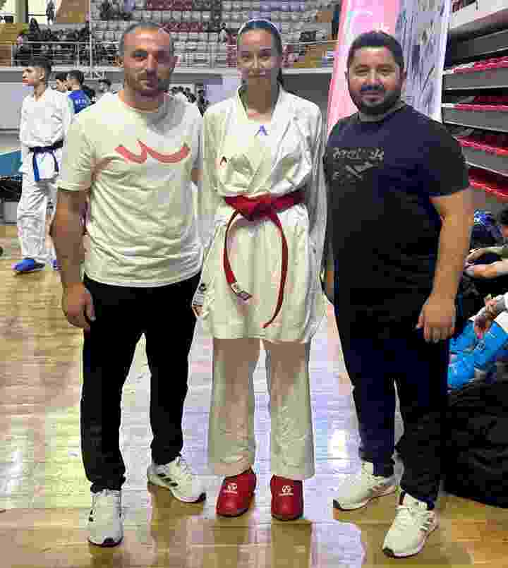 Hendek Karate Takımı Sivas’tan 6 Madalyayla Döndü