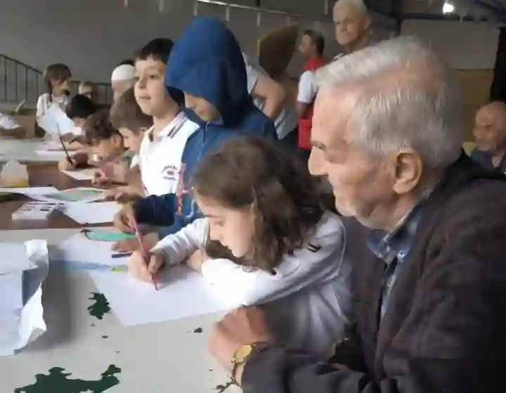 Hendek Cumhuriyet İlkokulu Öğrencilerinden Huzurevi Ziyareti