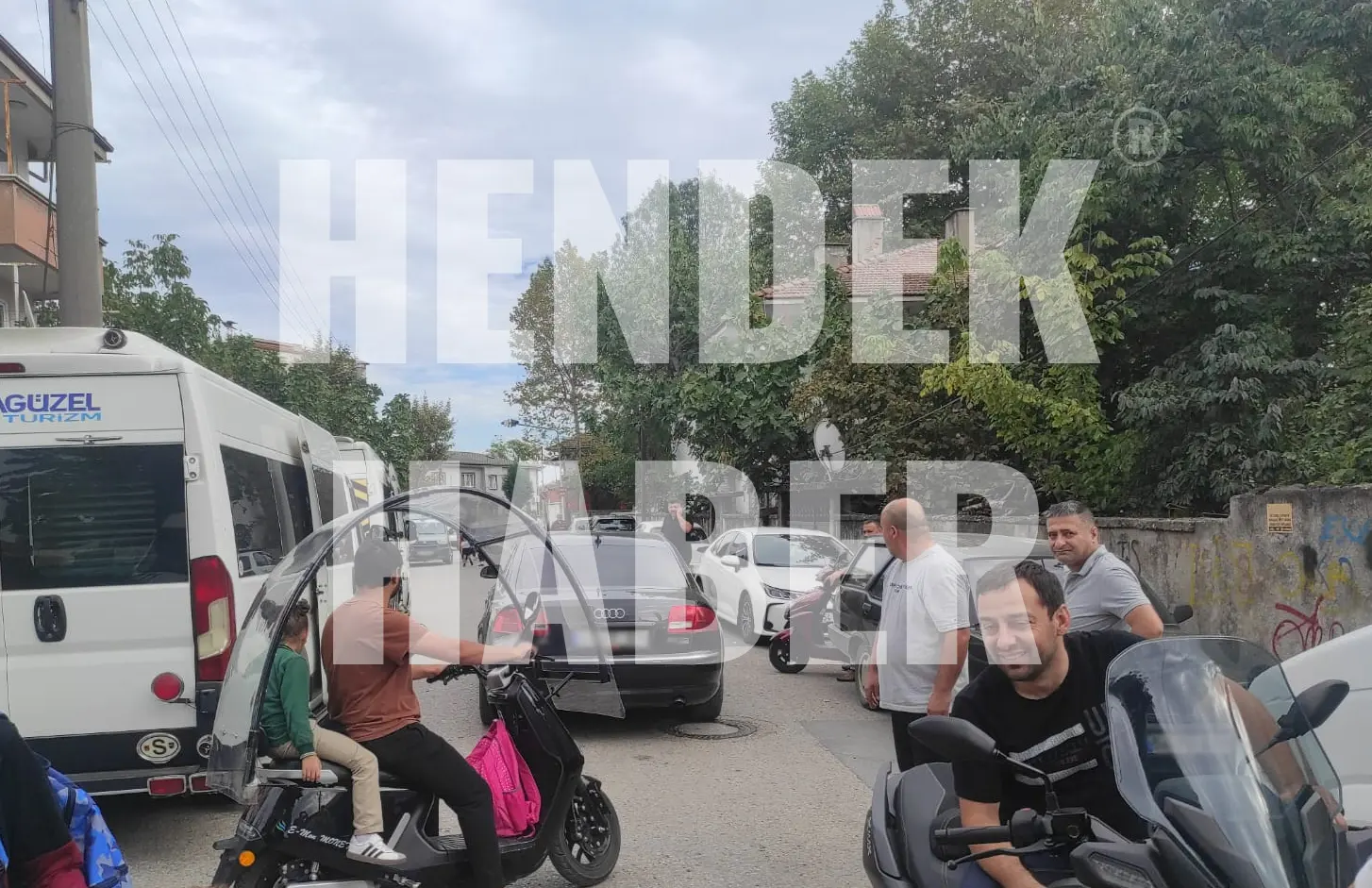 1Hendek Ziya Gökalp İlkokulu Velileri Ve Servis Şoförleri Yetkililerden Destek Bekliyor 2