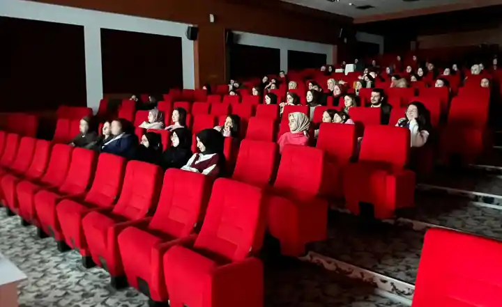 Hendek'te Gençler Ücretsiz Sinema Keyfi yaptılar