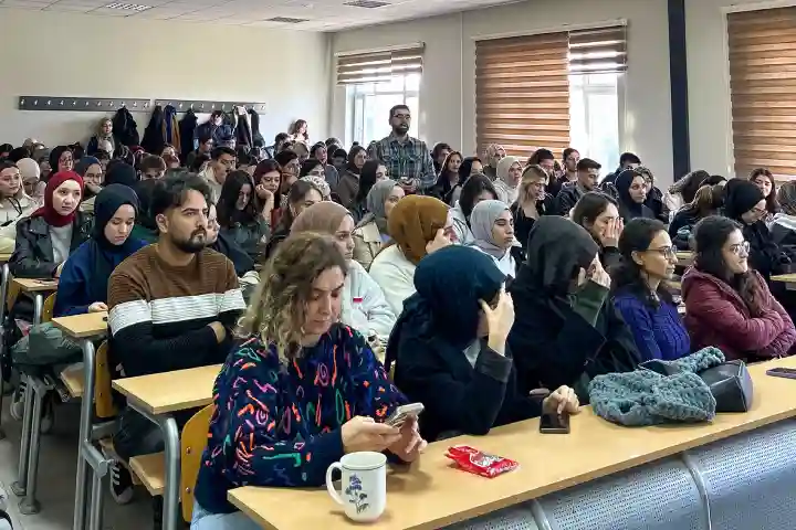 Hendek SUBÜ de Bağımlılıkla Mücadele Semineri Düzenlendi