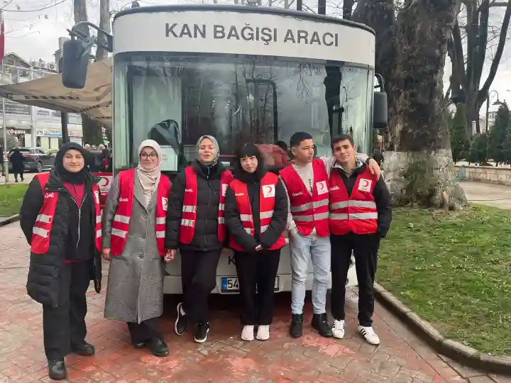 Hendek'te Kan Bağışına Gönüllü Öğrenci Katkısı