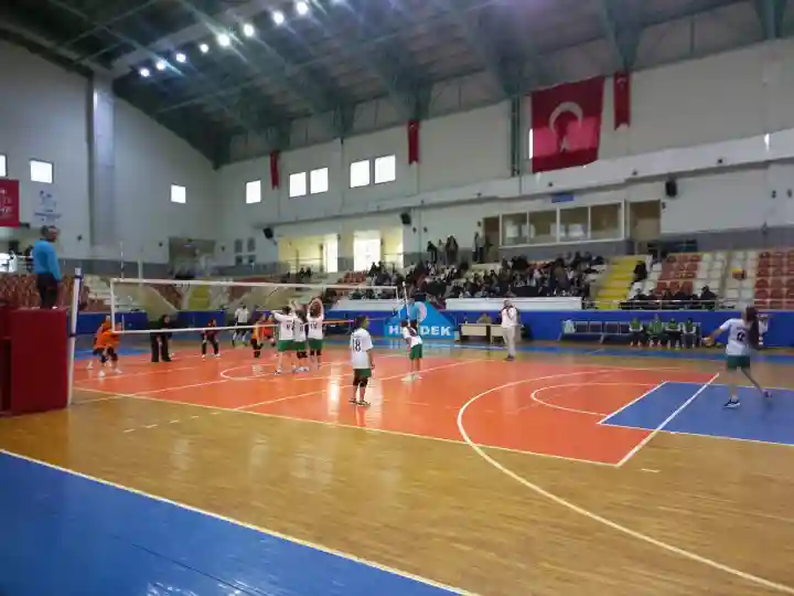 Yıldız Kızlar Voleybol İlçe Birinciliği Sona Erdi