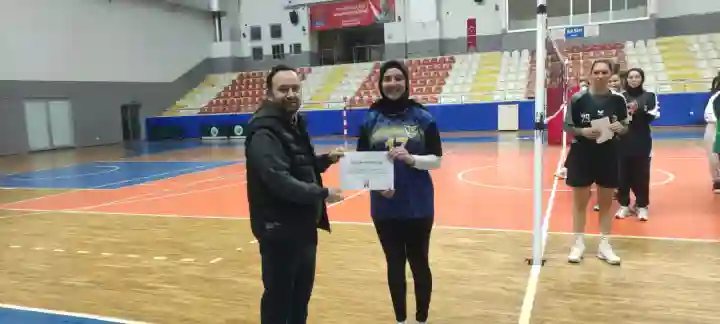 8 Mart Dünya Kadınlar Günü Voleybol Turnuvası Hendek’te Başladı