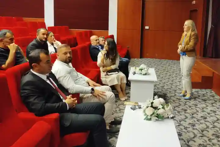 Hendek de "Kurumsal Kapasitenin Güçlendirilmesi" Konferansı Gerçekleştirildi De Kurumsal Kapasitenin Güçlendirilmesi Konferansı Gerçekleştirildi 2