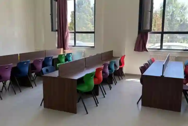 Yeditepe Üniversitesi Öğrencilerinden Soğuksu İlk ve Ortaokulu'na Anlamlı Kütüphane Bağışı