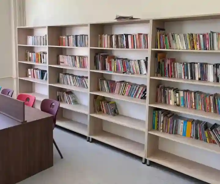 Yeditepe Üniversitesi Öğrencilerinden Soğuksu İlk ve Ortaokulu'na Anlamlı Kütüphane Bağışı
