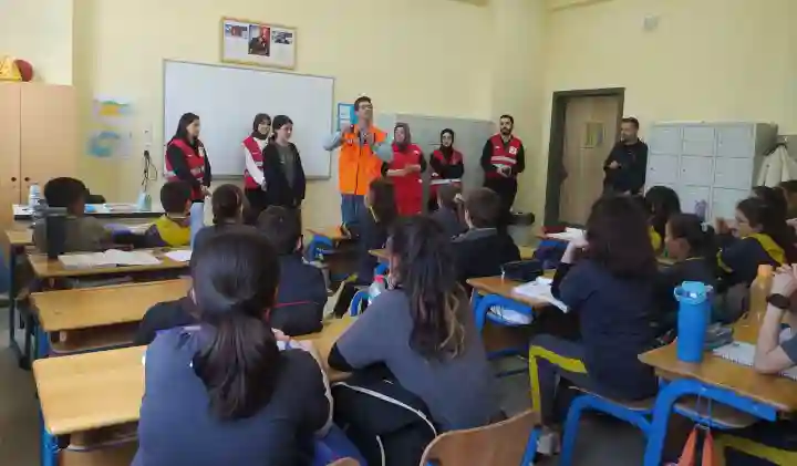 Ziya Gökalp Ortaokulu'nda Afet ve Telsiz Tatbikatı Gerçekleştirildi