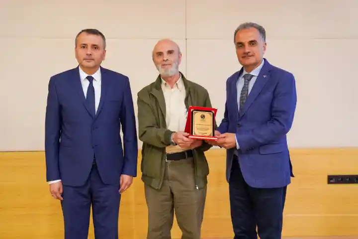 Sakarya Üniversitesi İlahiyat Fakültesinde Akademik Kurul Toplantısı Gerçekleştirildi