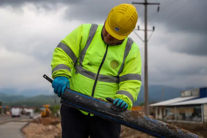 Hendek’te 4 Mahalleye Yeni İçme Suyu Hattı Devreye Alınıyor
