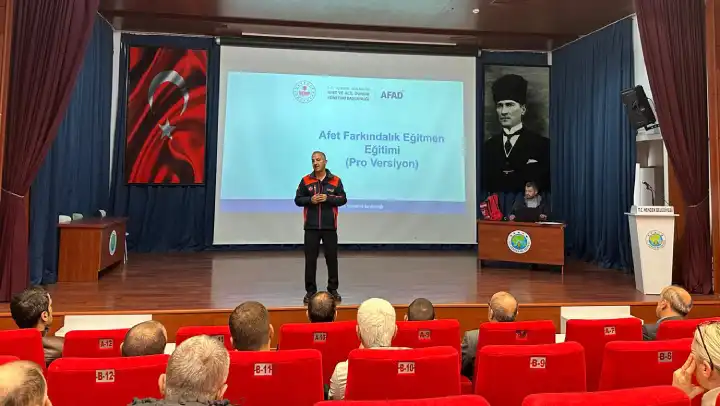 Hendek Belediyesi Personeli Afet Farkındalığı Eğitimi aldı...