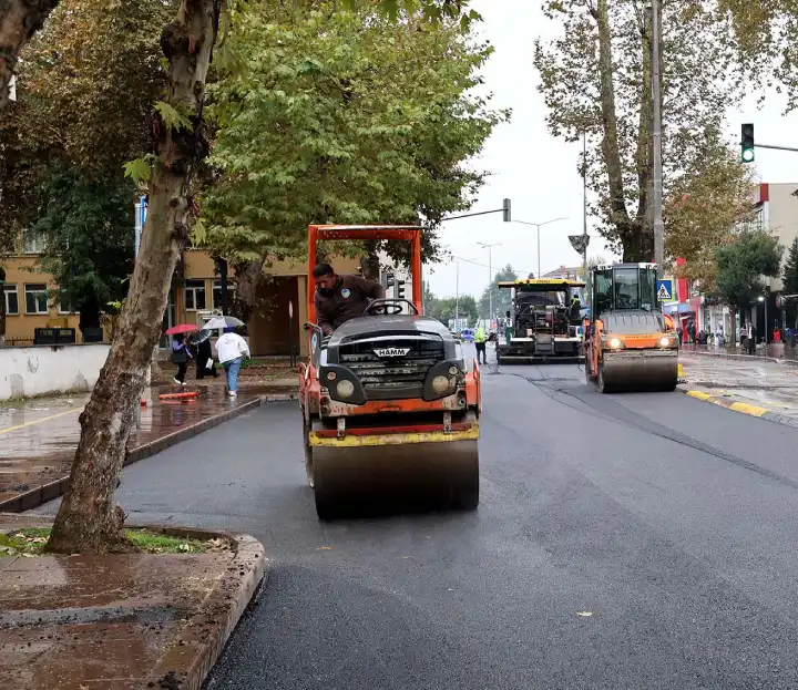 Hendek Girişinde asfalt serimi yapıldı