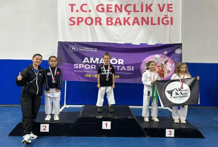 Hendek Olimpik Spor Karate Turnuvasından 72 madalya ile döndü