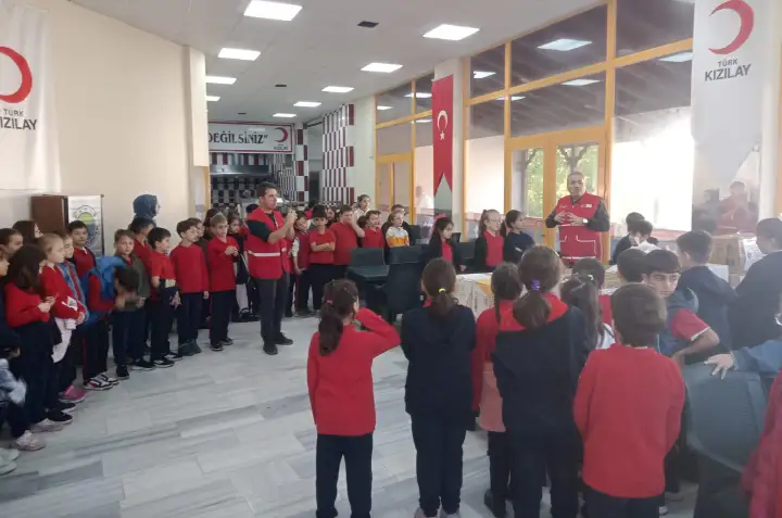 Hendek Noksel İlköğretim Öğrencilerinden Kızılay’a Anlamlı Ziyaret