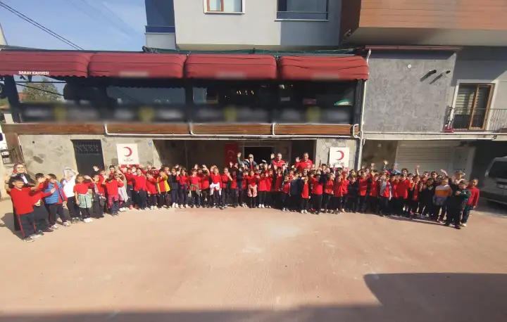 Hendek Noksel İlköğretim Öğrencilerinden Kızılay’a Anlamlı Ziyaret