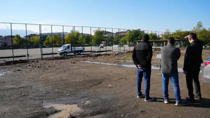 Hendek’e Yeni Sentetik Çim Saha Kazandırılıyor