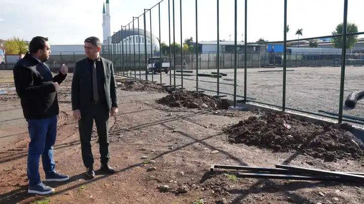Hendek’e Yeni Sentetik Çim Saha Kazandırılıyor