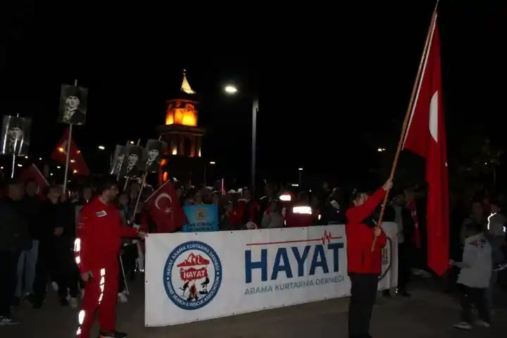 Hendek’te Hayat’tan Anlamlı Cumhuriyet Yürüyüşü Etkinliği