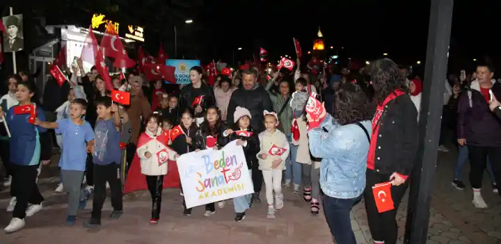 Hendek’te Hayat’tan Anlamlı Cumhuriyet Yürüyüşü Etkinliği