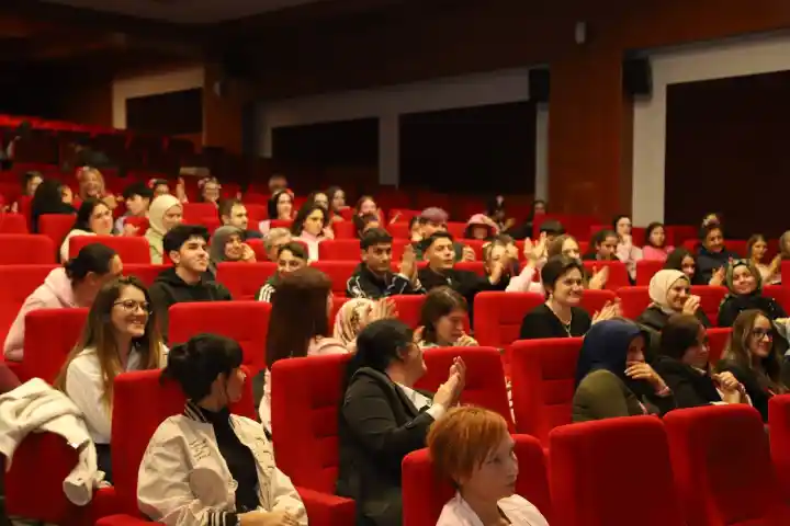 Hendek’te Meme Kanseri Farkındalık Konferansı Düzenlendi