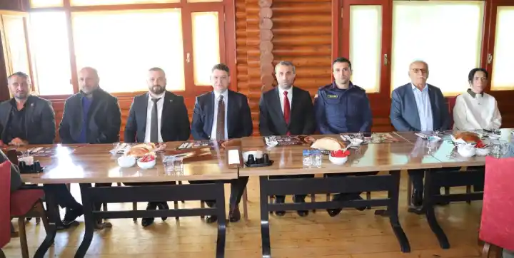 Hendek’te Muhtarlar Günü Kutlandı