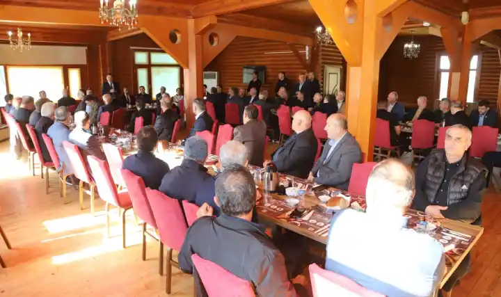 Hendek’te Muhtarlar Günü Kutlandı