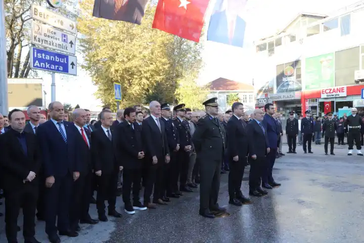 Atatürk, vefatının 87. yılında Hendek’te saygı ve özlemle anıldı